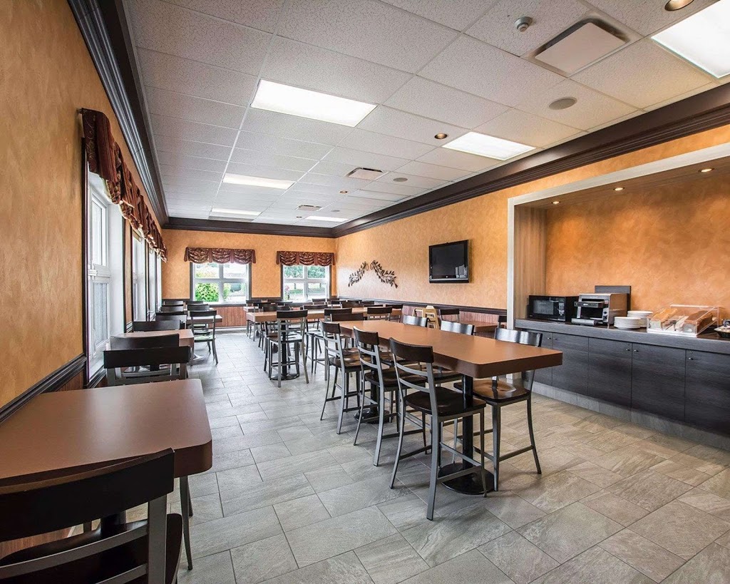 Econo Lodge | 205 Chemin des Poirier, Montmagny, QC G5V 3X7, Canada | Phone: (418) 248-4515