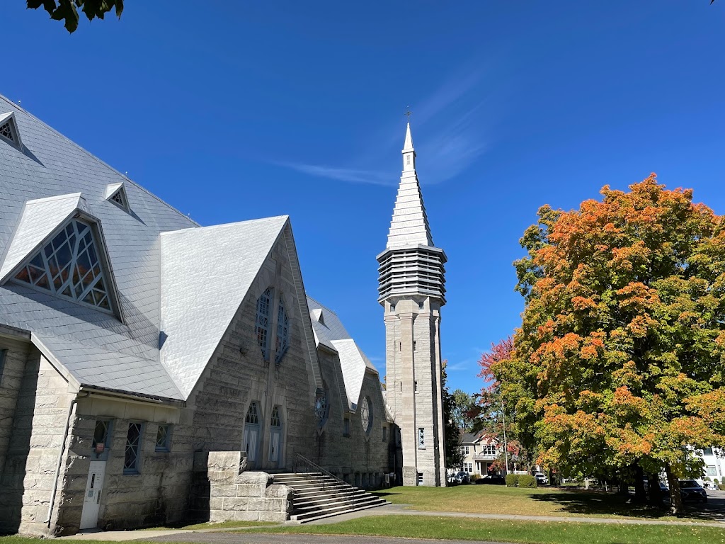 Cowansville - Church of Sainte-Thérèse-de-lenfant-Jésus (1951) | 209 Rue Sainte-Thérèse, Cowansville, QC J2K 1R7, Canada | Phone: (450) 263-2986