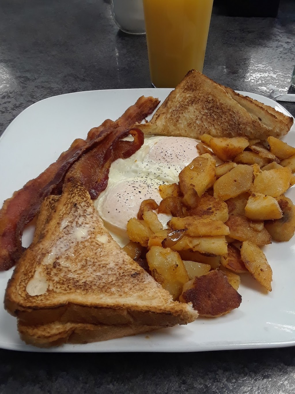Nelsons Cafe | 2298 River Rd, Niagara Falls, NY 14304, USA | Phone: (716) 694-0444