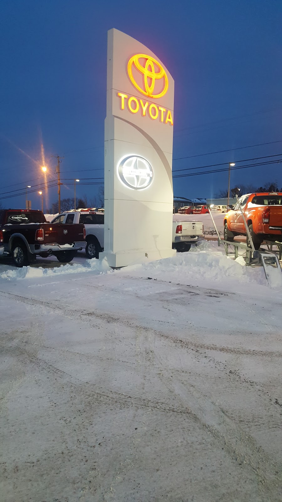 Alma Toyota | 630 Av. du Pont S, Alma, QC G8B 2V4, Canada | Phone: (418) 668-0195