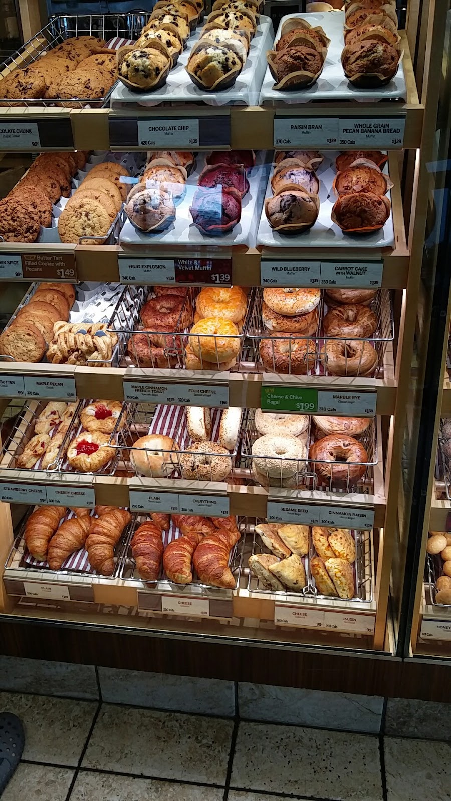 Tim Hortons | 6001 Yonge St, North York, ON M2M 3W2, Canada | Phone: (437) 242-3153
