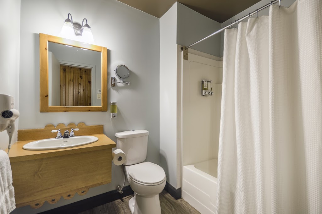 Auberge du Lac Taureau | 1200 Chem. de la Baie-du-Milieu, Saint-Michel-des-Saints, QC J0K 3B0, Canada | Phone: (450) 833-1919