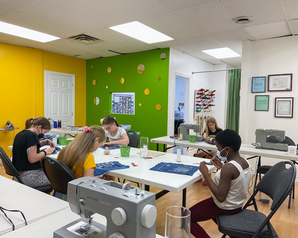 The Green Needle | 3033 Carling Ave Unit 204, Ottawa, ON K2B 7K3, Canada | Phone: (613) 617-4042