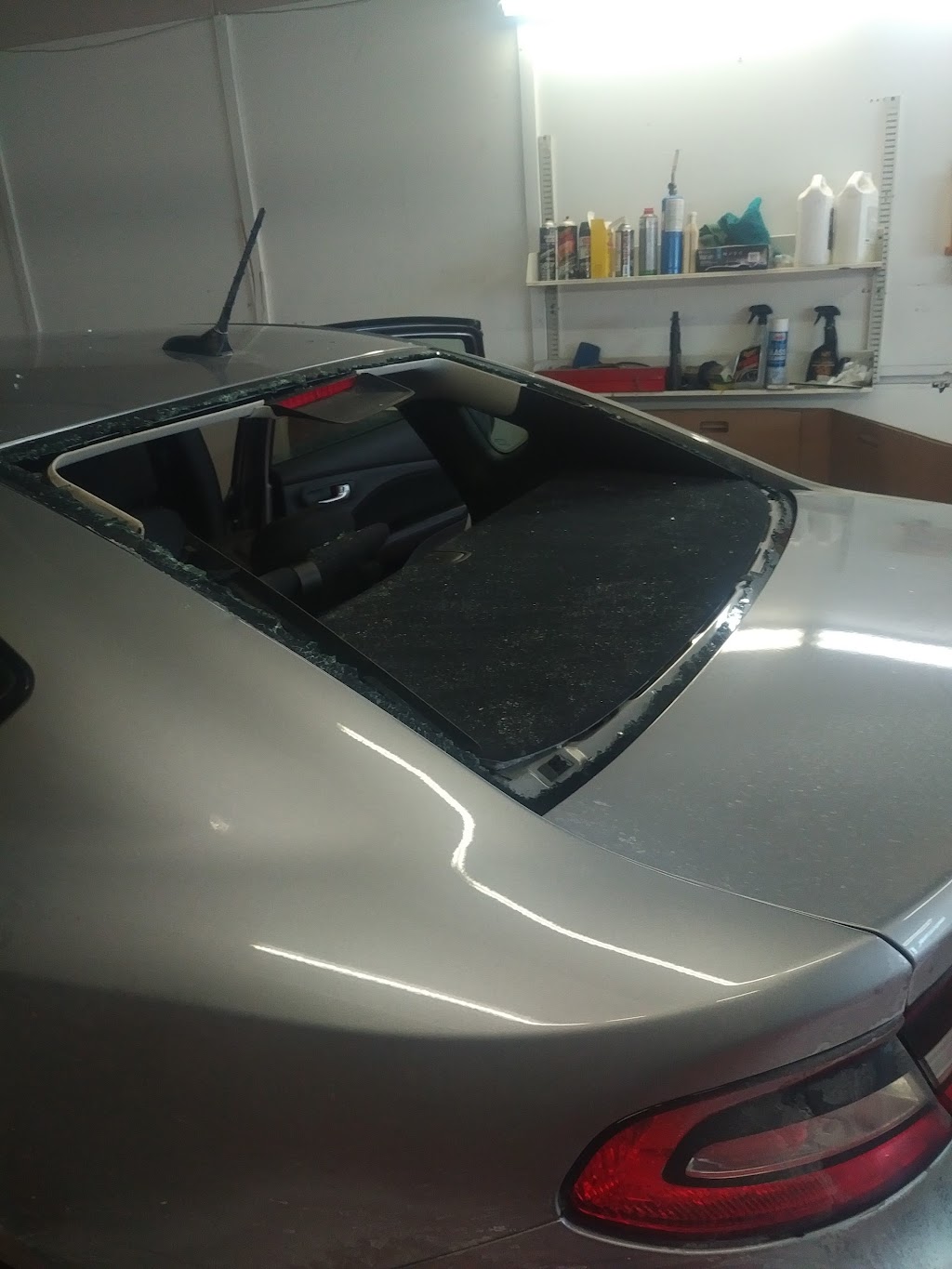 Bernies Auto Glass | 210 Bunting Rd, St. Catharines, ON L2M 3Y1, Canada | Phone: (905) 688-1200