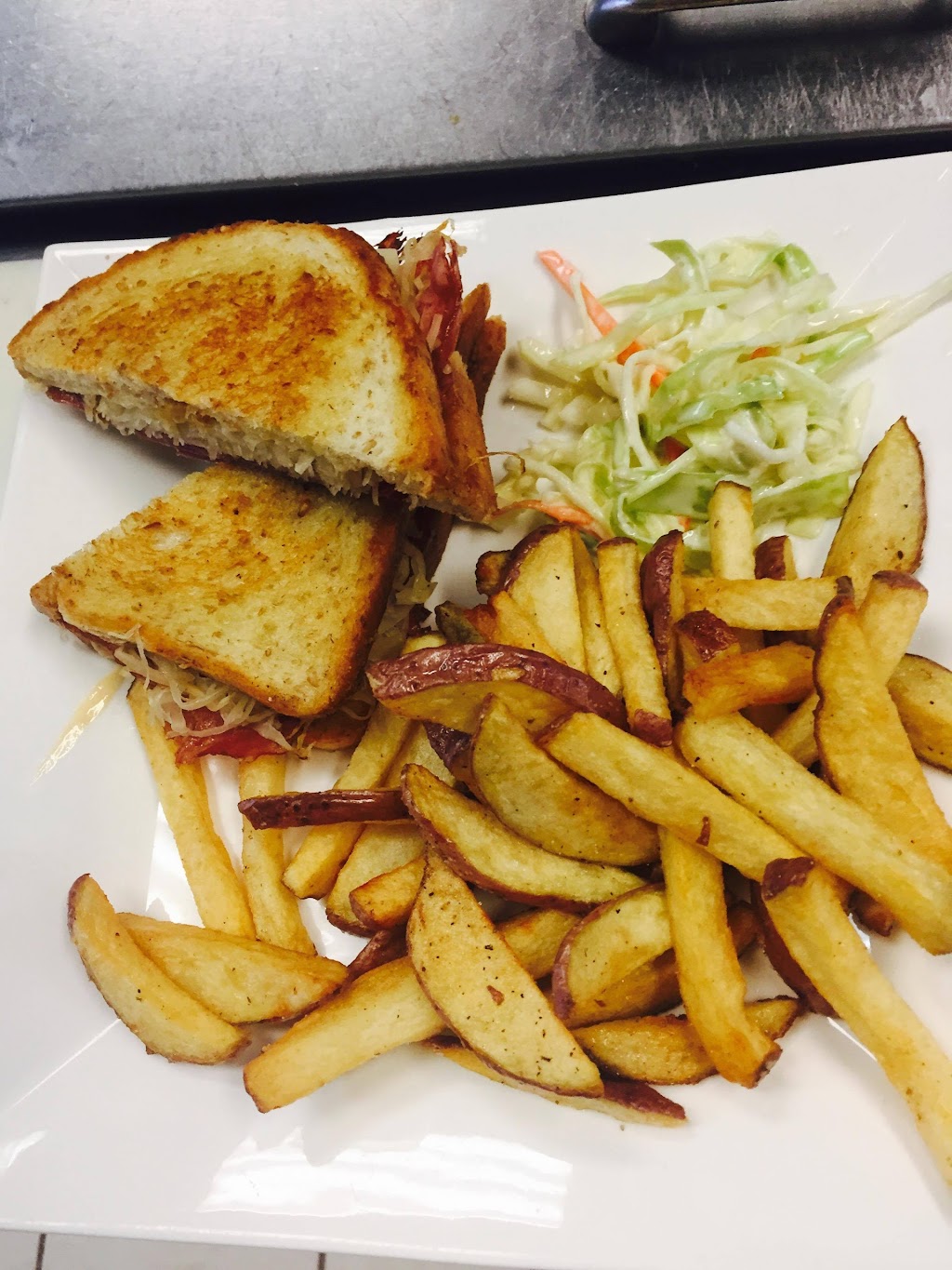 Yogis Restaurant | Provincial Rd 506, Transcanada Highway, Hadashville, MB R0E 0X0, Canada | Phone: (204) 426-5503