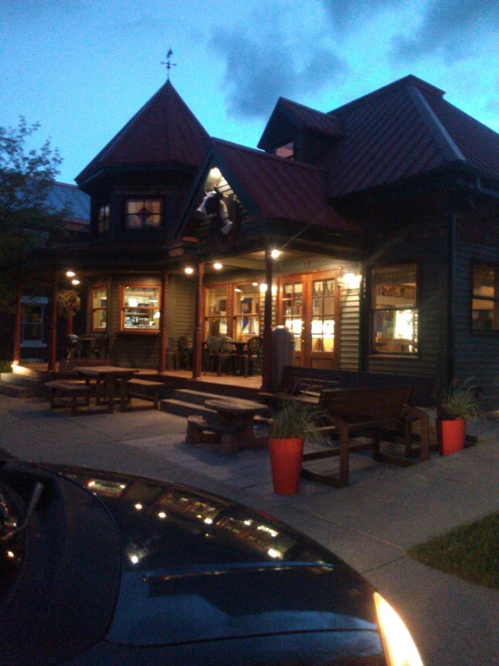 Bar Laitier Manoir des Glaces | 19 Rue Maurault, Pierreville, QC J0G 1J0, Canada | Phone: (450) 880-0464