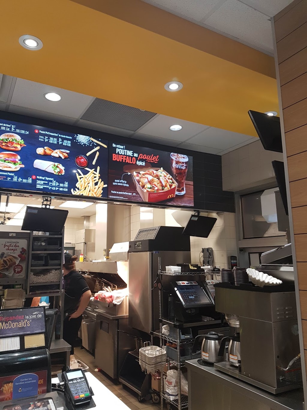 McDonalds | 377-A Rue Papineau, Papineauville, QC J0V 1R0, Canada | Phone: (819) 427-9956