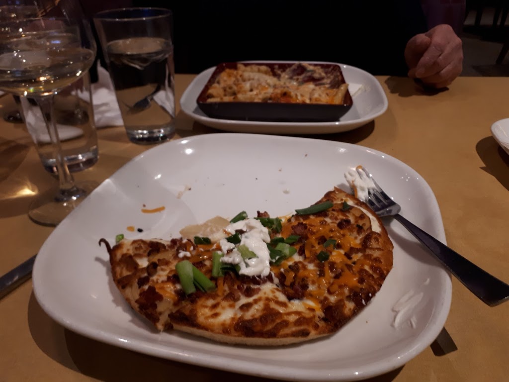 Boston Pizza | 1475 Henderson Hwy, Winnipeg, MB R2N 1N3, Canada | Phone: (204) 925-4114