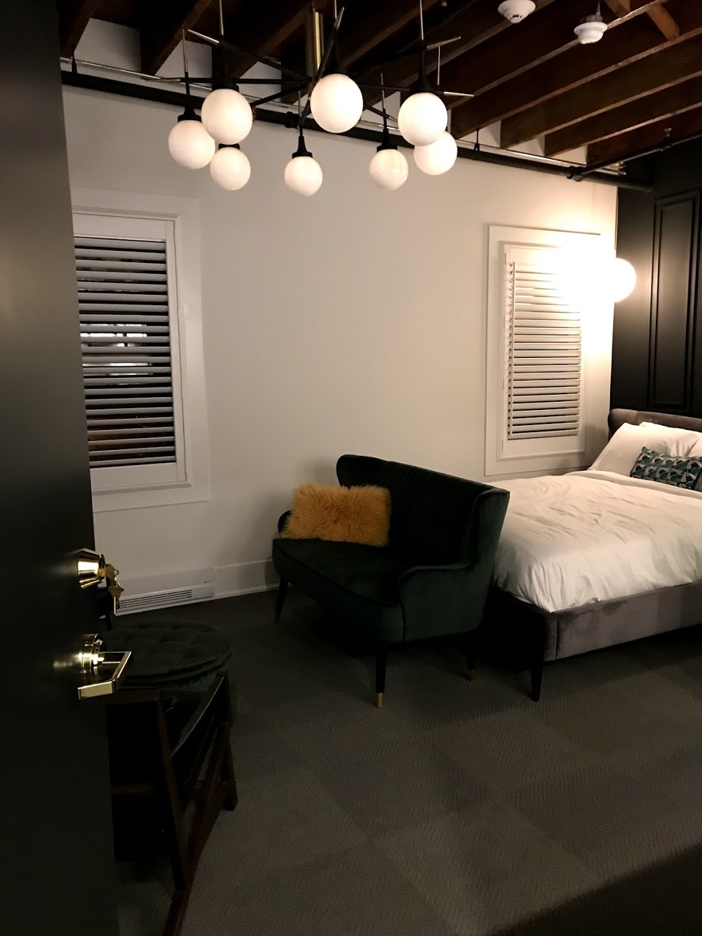 TheWestlake Hotel | 2847 Lake Shore Blvd W, Etobicoke, ON M8V 1H8, Canada