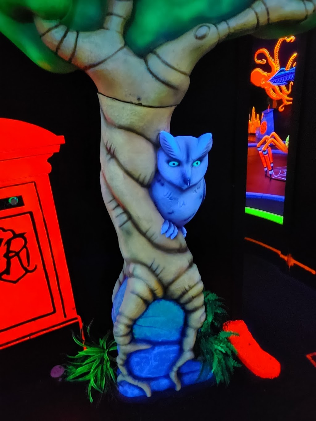 Black Magic Blacklight Mini Golf | 9018 Cavendish Rd, Cavendish, PE C0A 1N0, Canada | Phone: (902) 963-3939