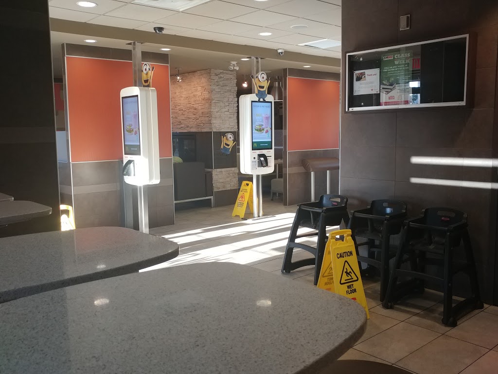 McDonalds | 4840 Wyandotte St E, Windsor, ON N8Y 1H7, Canada | Phone: (519) 944-0896