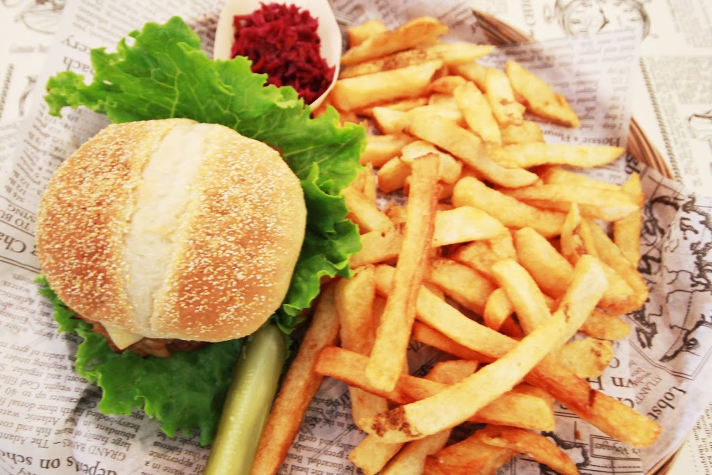 Le Resto Chelsea | 528 Route 105, Chelsea, QC J9B 1L2, Canada | Phone: (819) 827-5559