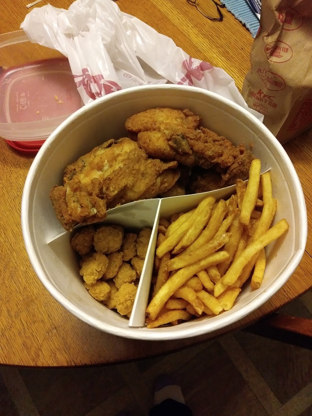 KFC | 350 Winewood Ave E, Gravenhurst, ON P1P 1B7, Canada | Phone: (705) 687-2395