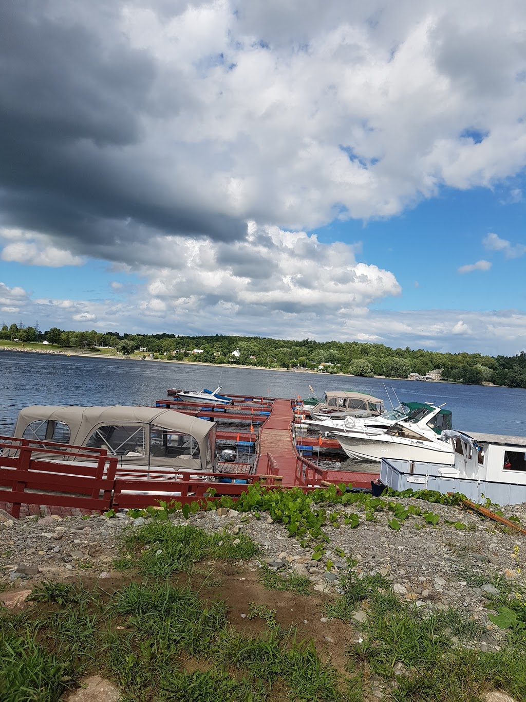 Marina Zool | 692 Chemin des Outaouais, Pointe-Fortune, QC J0P 1N0, Canada | Phone: (450) 451-4127