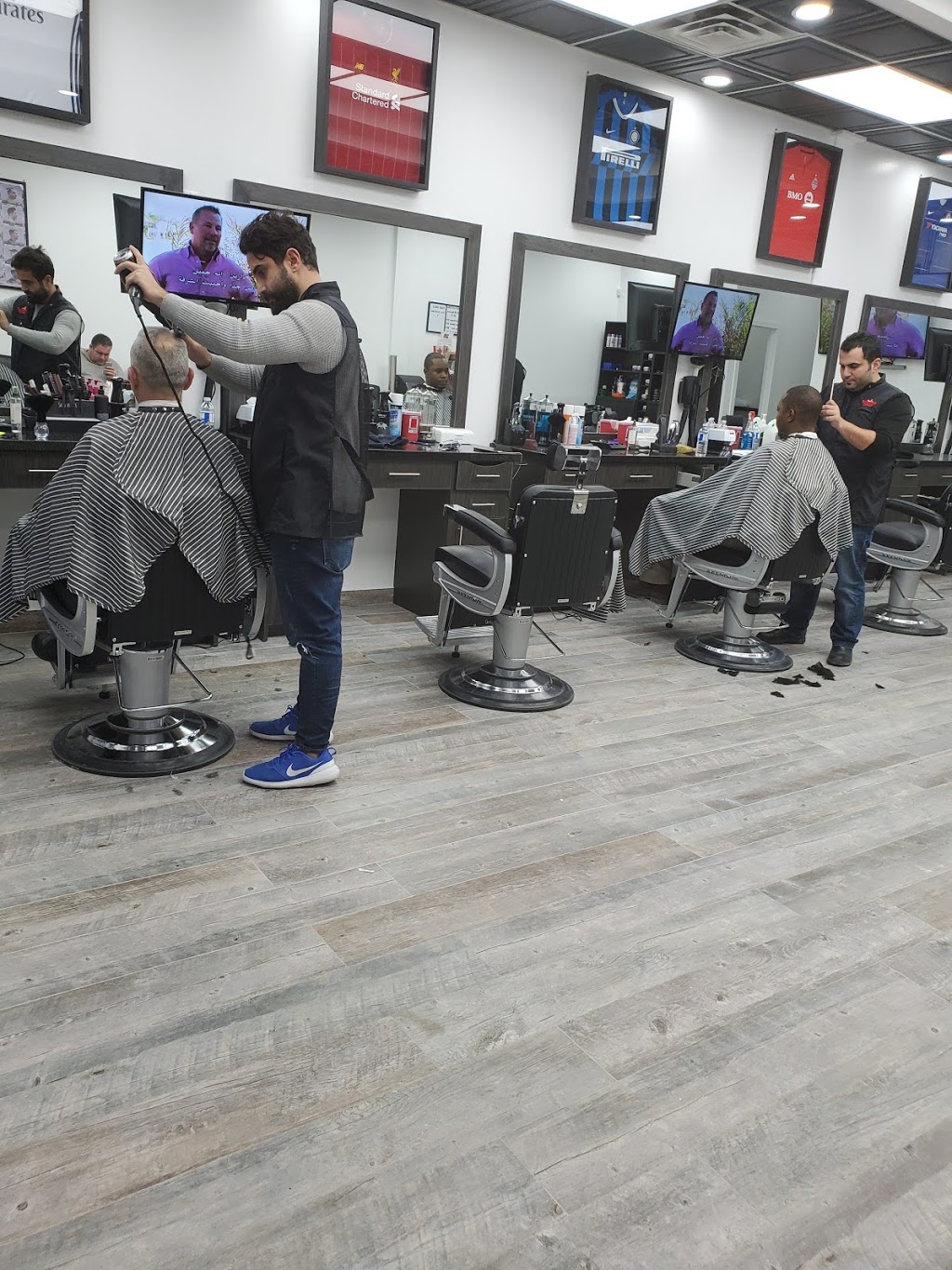 Walkers Barber Shop Mississauga | 4120 Dixie Rd #7, Mississauga, ON L4W 4V8, Canada | Phone: (905) 206-9100