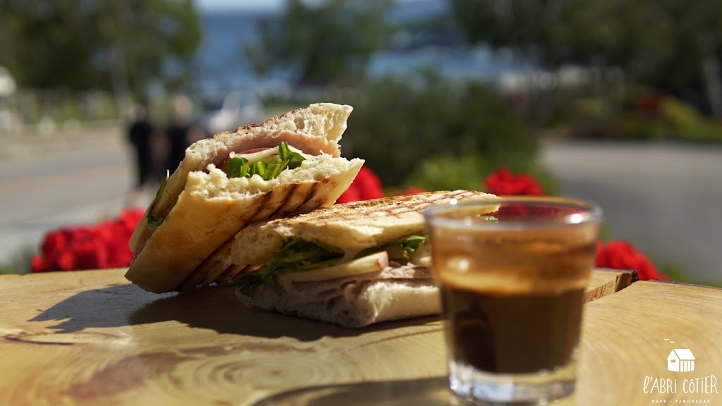 Café lAbri Côtier | 171 Rue du Bord de lEau, Tadoussac, QC G0T 2A0, Canada | Phone: (581) 327-1001