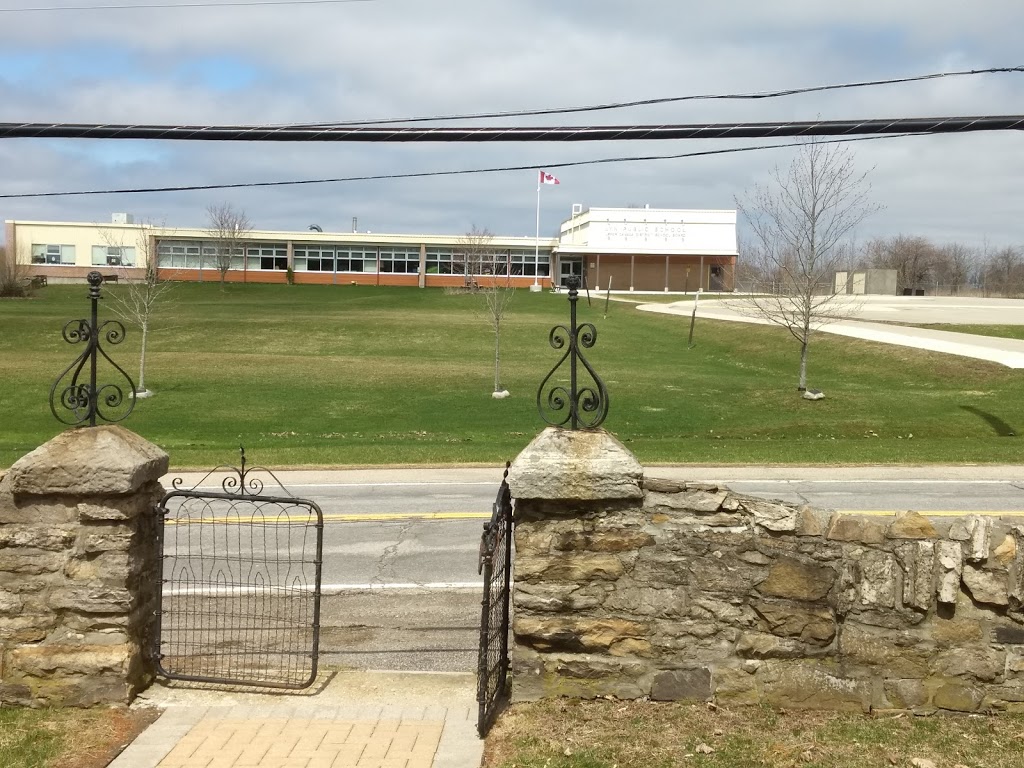 Lyn Public School | 38 E Main St, Lyn, ON K0E 1M0, Canada | Phone: (613) 345-1242