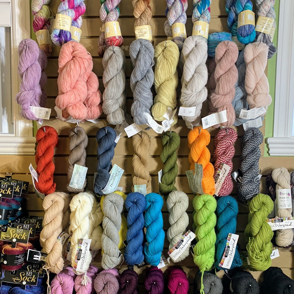 Les Berceuses De Laine | 195 Rue Saint-Denis, Beaupré, QC G0A 1E0, Canada | Phone: (418) 263-8032