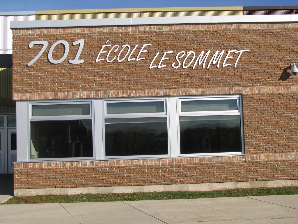 École Le Sommet | 701 Ryan St, Moncton, NB E1G 5R2, Canada | Phone: (506) 856-3977