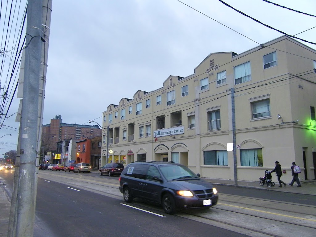 RBC Royal Bank | Dundas & Parliament, 480 Dundas St E, Toronto, ON M5A 2C4, Canada | Phone: (416) 365-1400