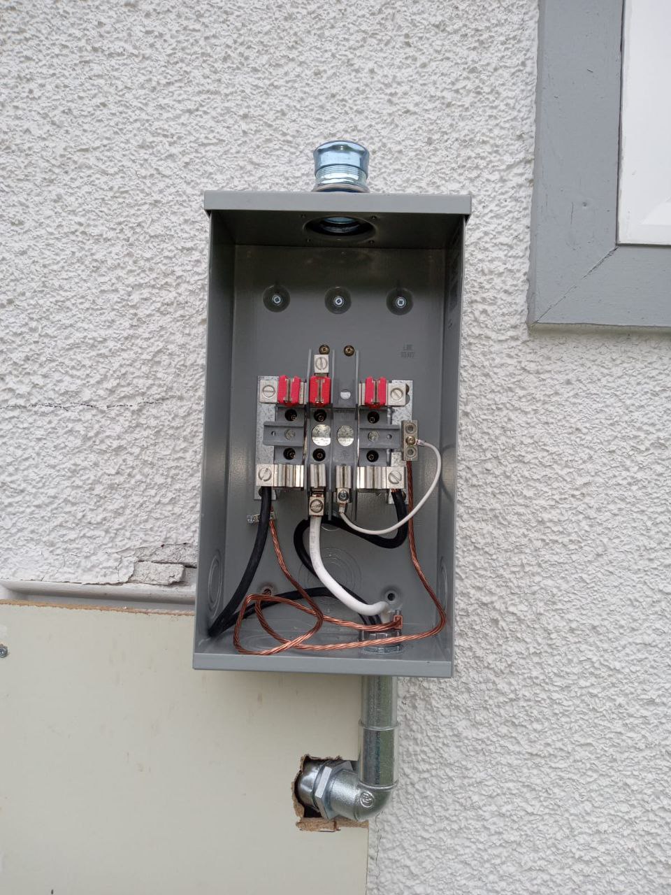 Redox Electric | Professional Electrical Service | 12342 216 St, Maple Ridge, BC V2X 5K3, Canada | Phone: (604) 910-9691