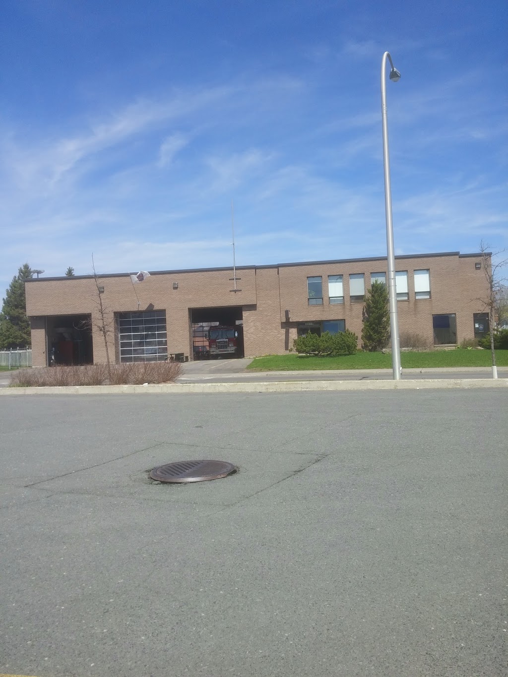 Caserne 43 et Bureau de prévention | 3300 Boulevard Lapinière, Brossard, QC J4Z 3L8, Canada | Phone: (450) 463-7038