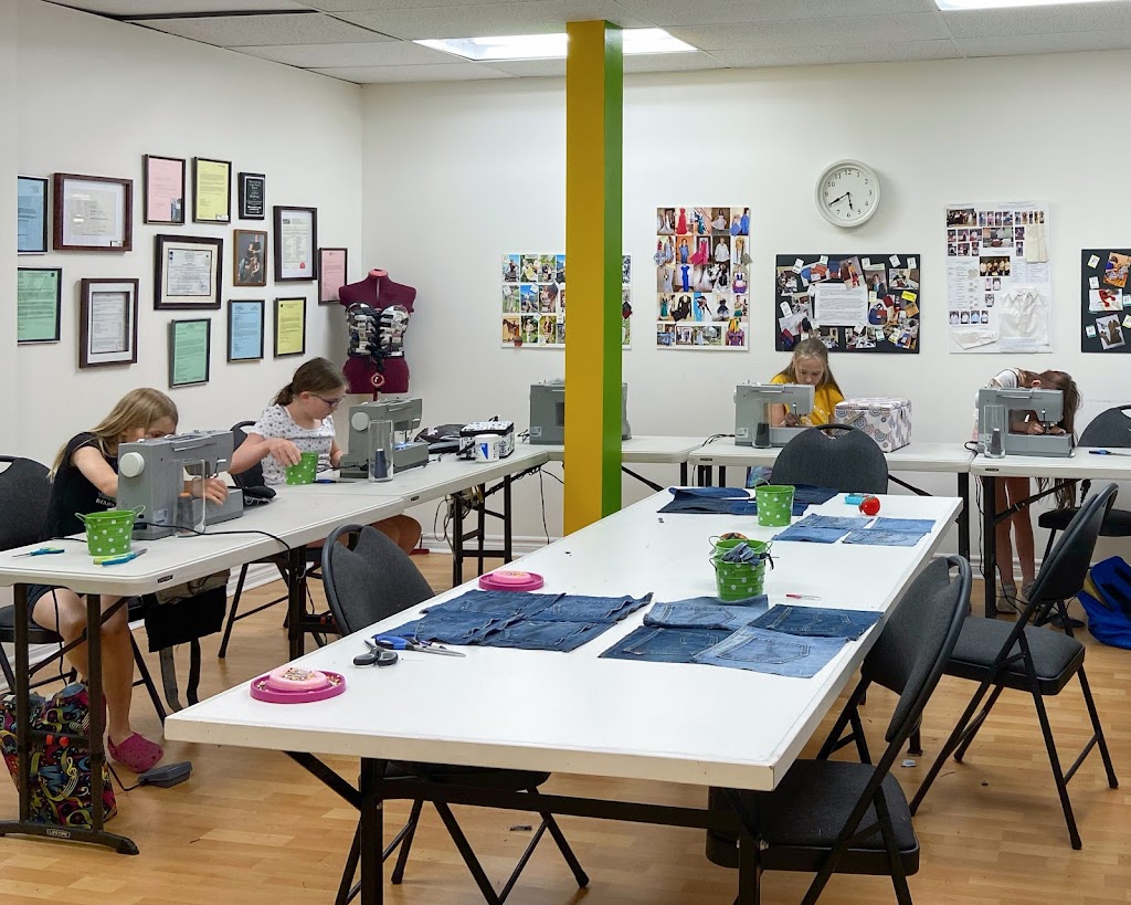 The Green Needle | 3033 Carling Ave Unit 204, Ottawa, ON K2B 7K3, Canada | Phone: (613) 617-4042