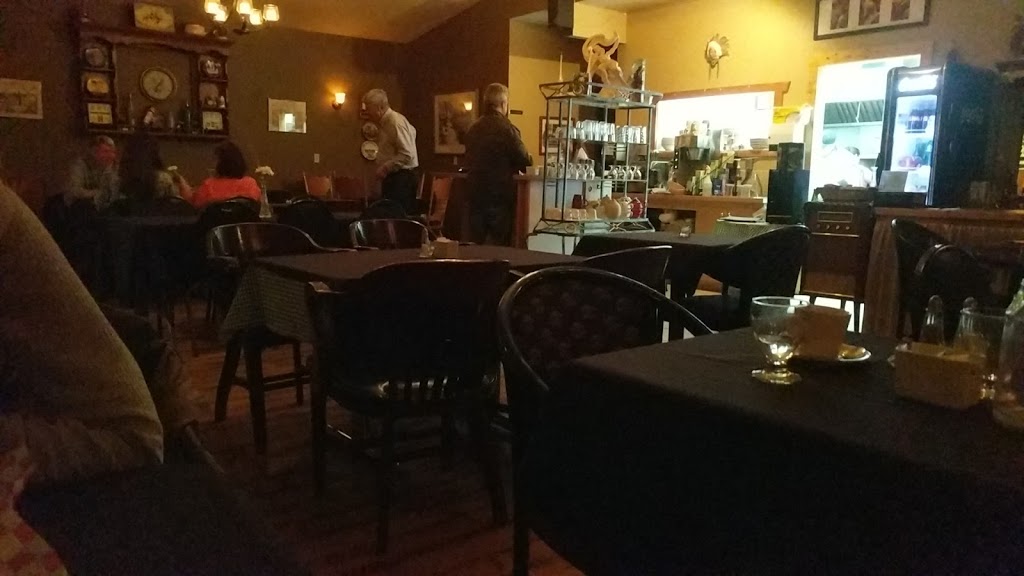 Papa Luigis ristorante and pizzeria | Range Rd 52, Water Valley, AB T0M 2E0, Canada | Phone: (403) 637-2222