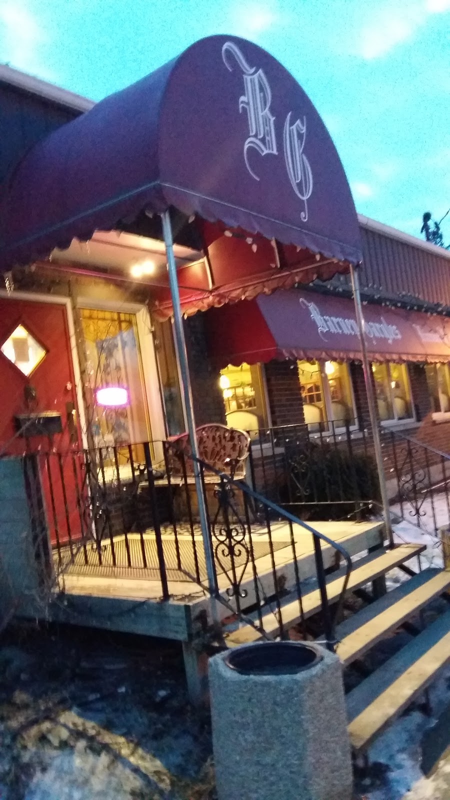 Barney Gargles | 185 Main St, Selkirk, MB R1A 1R5, Canada | Phone: (204) 785-8663