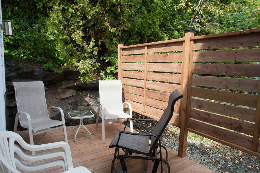 À la bonne brise | 140 Rue du Quai, La Malbaie, QC G5A 2W7, Canada | Phone: (418) 953-7374