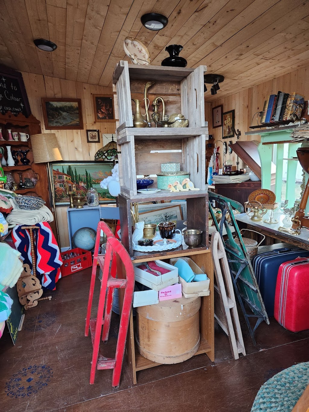 Vintage Colour Furniture and Decor | 559 Chem. Leblanc, Saint-Andre-LeBlanc, NB E4P 6B2, Canada | Phone: (506) 312-0728