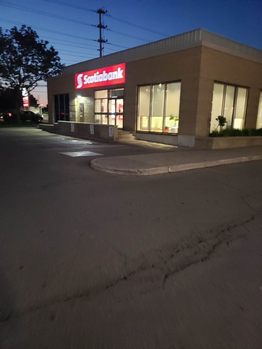 Scotiabank | 34 Eglinton Ave W, Mississauga, ON L5R 3E7, Canada | Phone: (905) 568-3188
