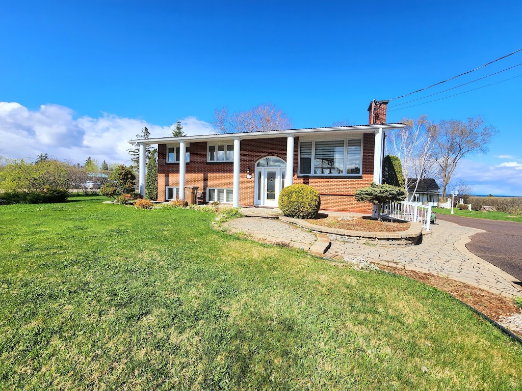 Kimberley Guay-Dubois Courtière immobilière Résidentielle | 341 QC-169, Albanel, QC G8M 3N9, Canada | Phone: (418) 618-5031