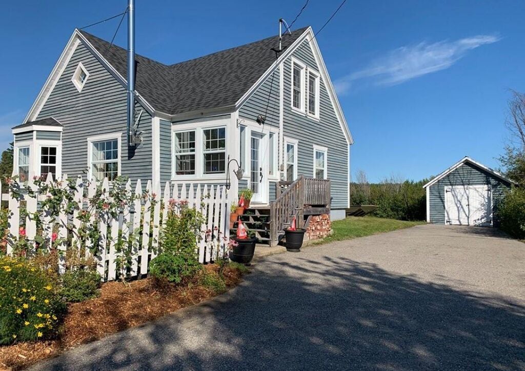 Cast Away Cottage 15 Campbell Rd, Blackville, NB E9B 1J9, Canada