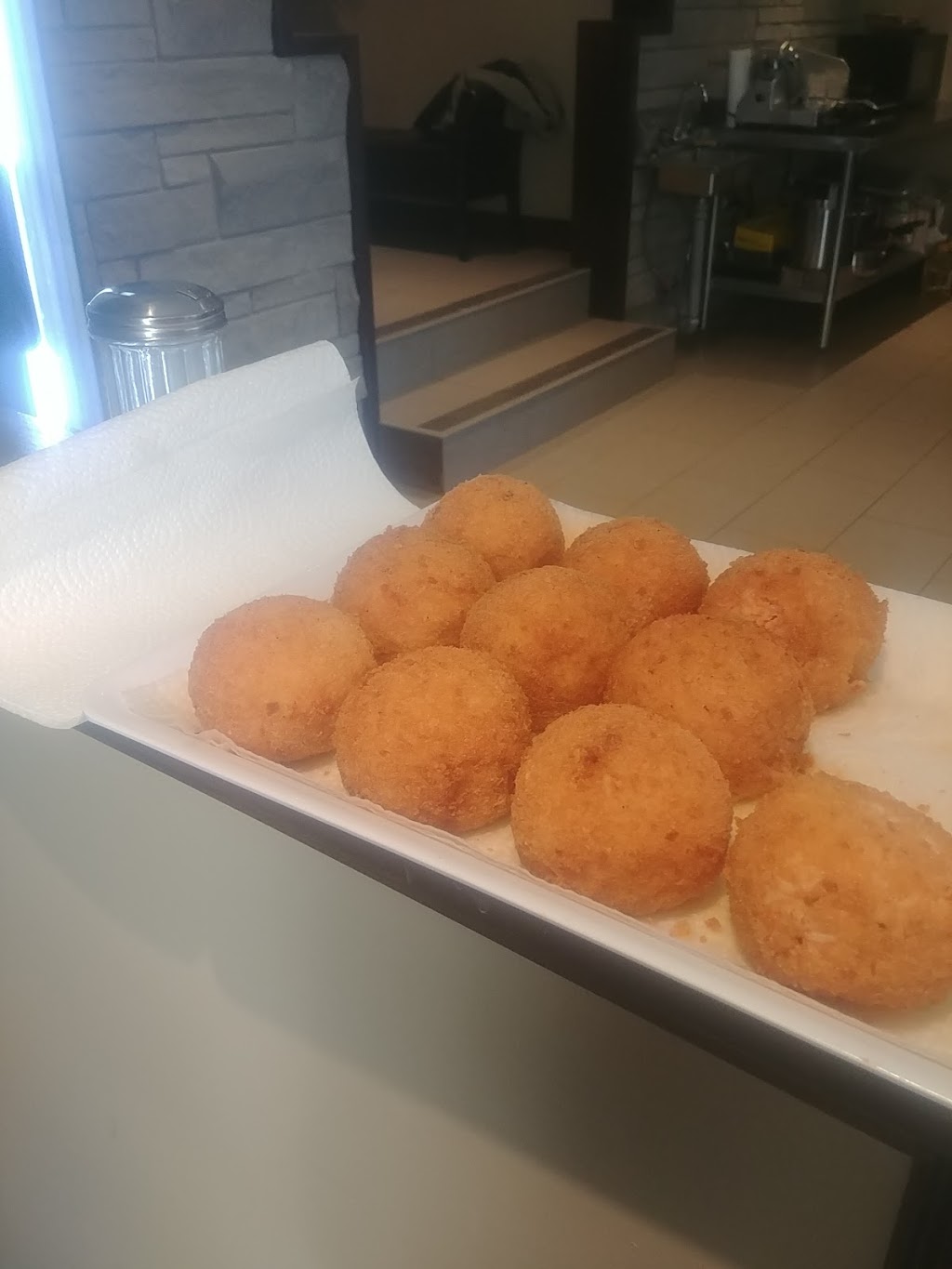 Italia Sports Café | 770 Erie St E, Windsor, ON N9A 3Y2, Canada | Phone: (226) 345-0621