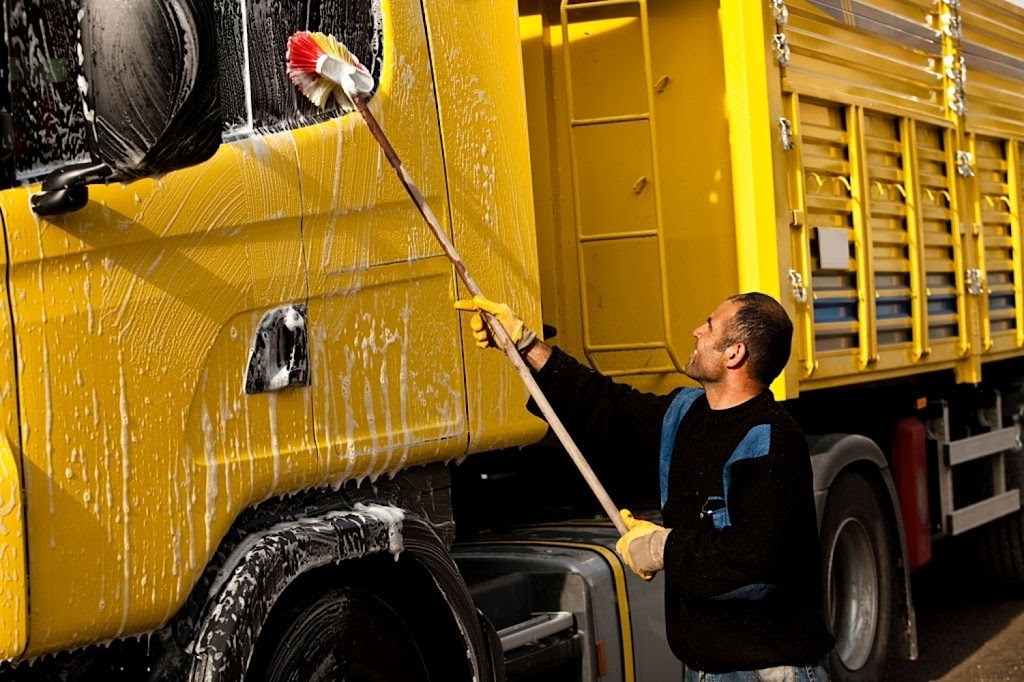 Pro-Clean Mobile Wash | 2605 Summerville Ct, Mississauga, ON L4X 0A2, Canada | Phone: (905) 277-4848