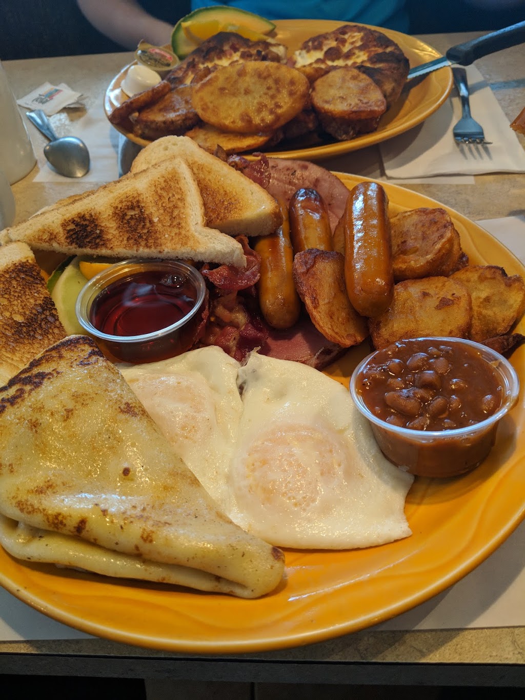 Restaurant Auger | 4082 Bd des Hêtres, Shawinigan, QC G9N 4V1, Canada | Phone: (819) 539-1115