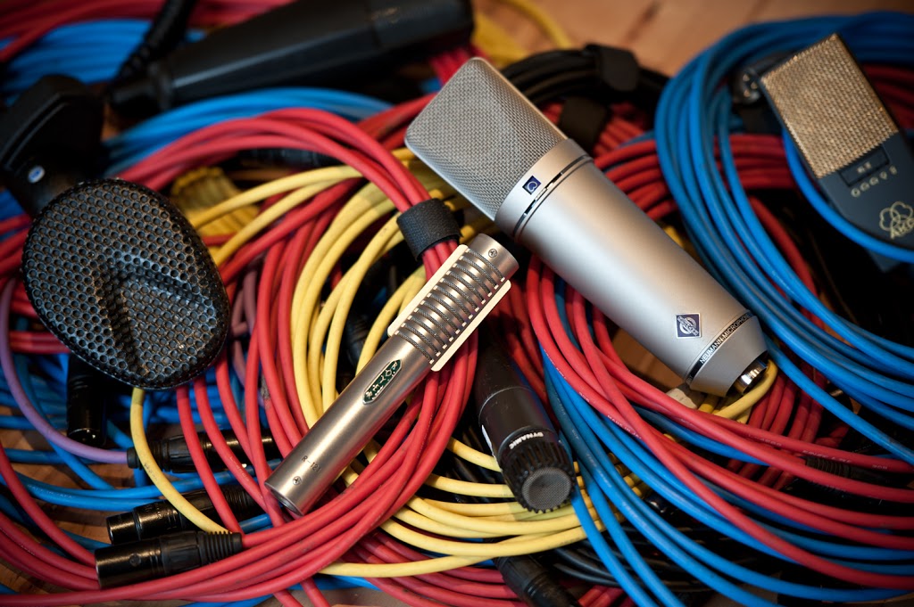 Studio Red Tube | 268 Rue Jean-Talon, Saint-Jean-sur-Richelieu, QC J2W 1M6, Canada | Phone: (450) 359-7249