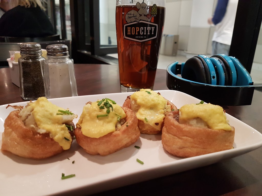 Fionn MacCools | Terminal 3, 6301 Silver Dart Dr, Mississauga, ON L5P 1B2, Canada