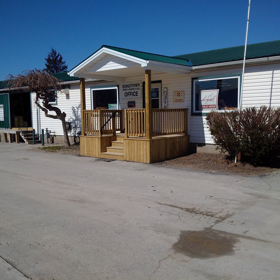 Ridgetown Feed & Supply | 33 West St, Ridgetown, ON N0P 2C0, Canada | Phone: (519) 674-0737