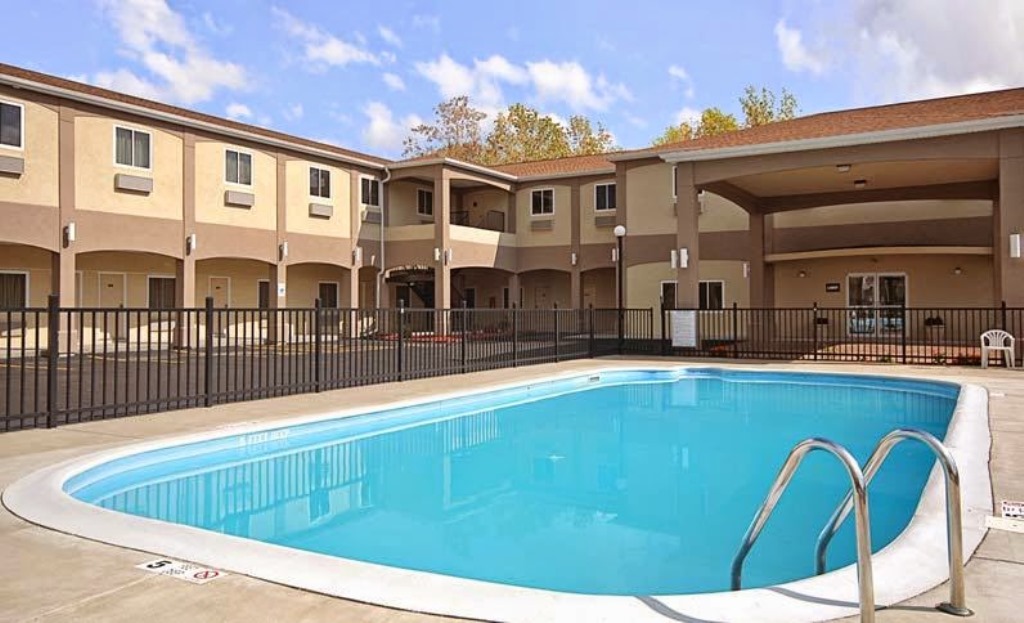 Days Inn and Suites - Niagara Falls / Buffalo | 2821 Niagara Falls Blvd, Niagara Falls, NY 14304, USA | Phone: (716) 268-1076