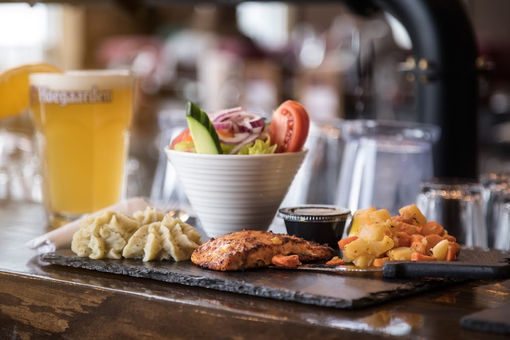 Resto Pub Le Rabaska | 85 Rue Principale N, Maniwaki, QC J9E 2B5, Canada | Phone: (819) 441-0035