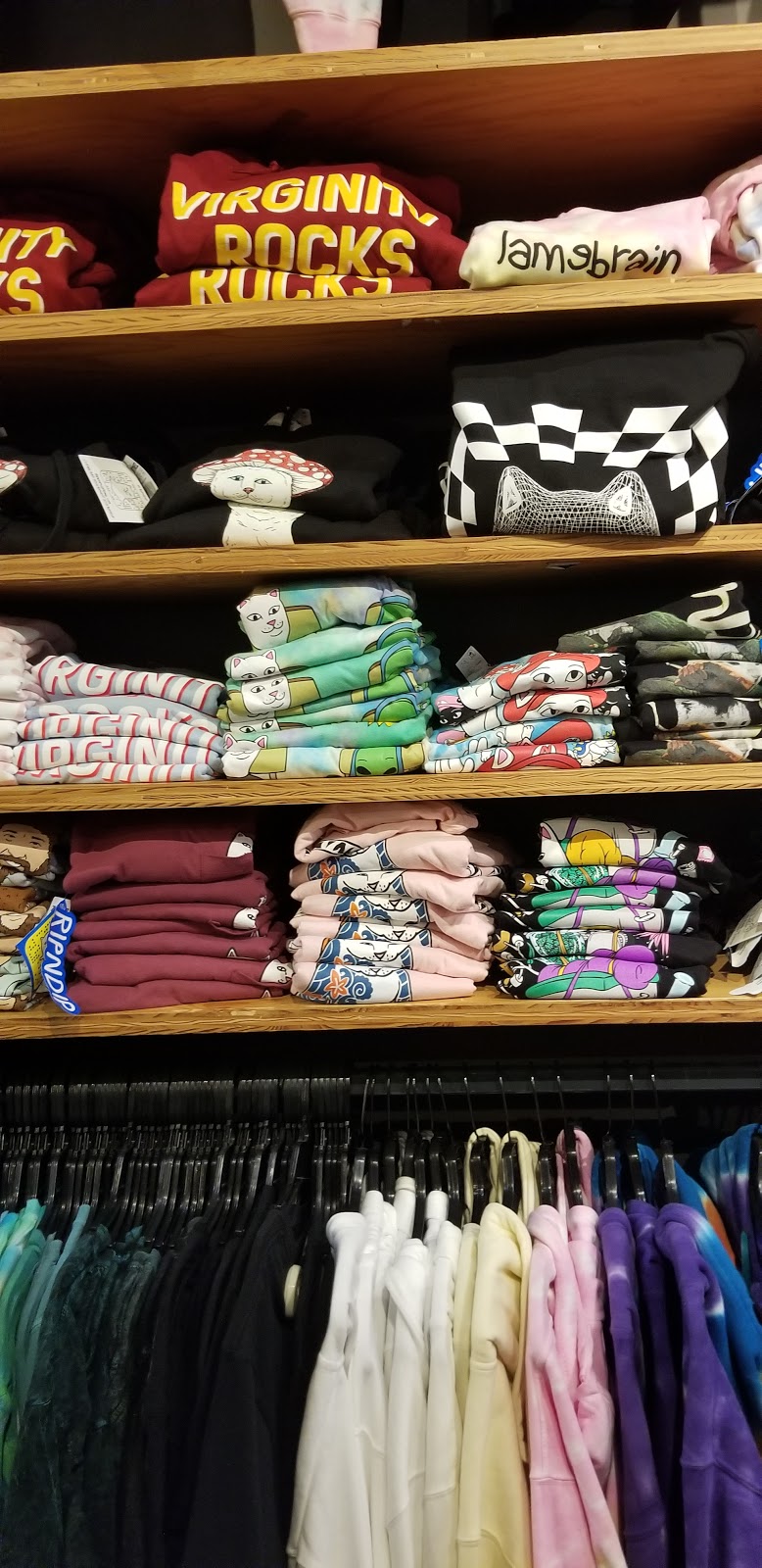 Zumiez | 300 Borough Dr Suite 91 / 92, Scarborough, ON M1P 4P5, Canada | Phone: (416) 290-6685