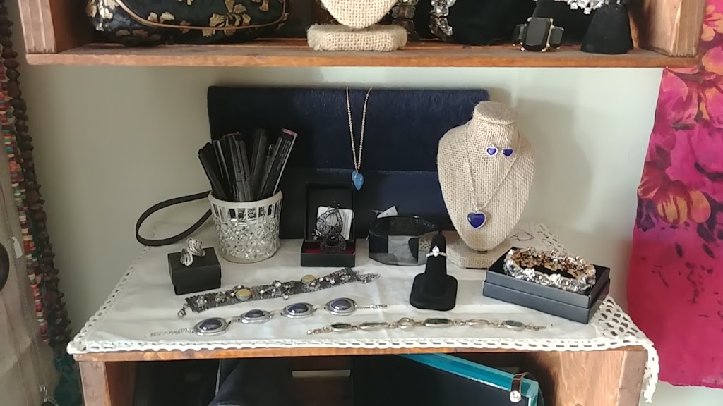 Tips & Toes by Tracy | 29 Sunnyhill Rd, Cambridge, ON N3C 1J2, Canada | Phone: (519) 277-8722