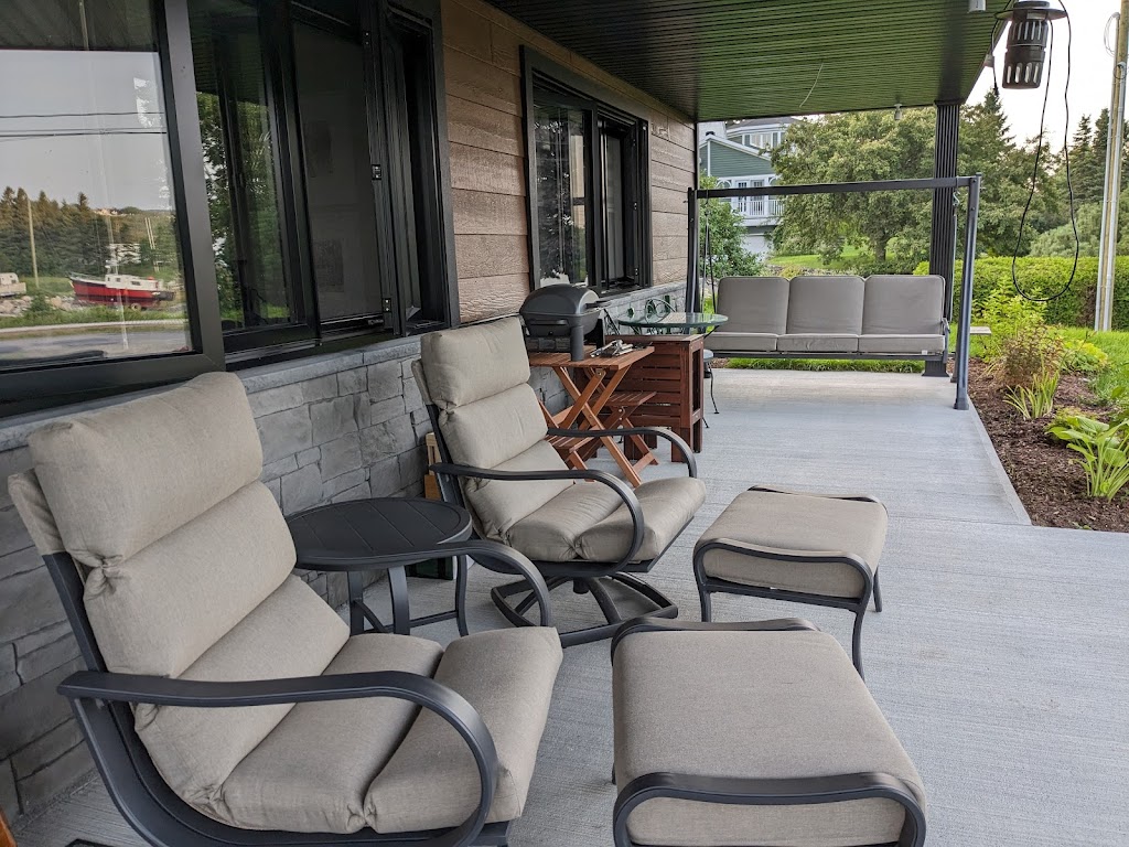 Ô Roy des Marées | 34 Rue du Parc, Trois-Pistoles, QC G0L 4K0, Canada | Phone: (819) 348-1454