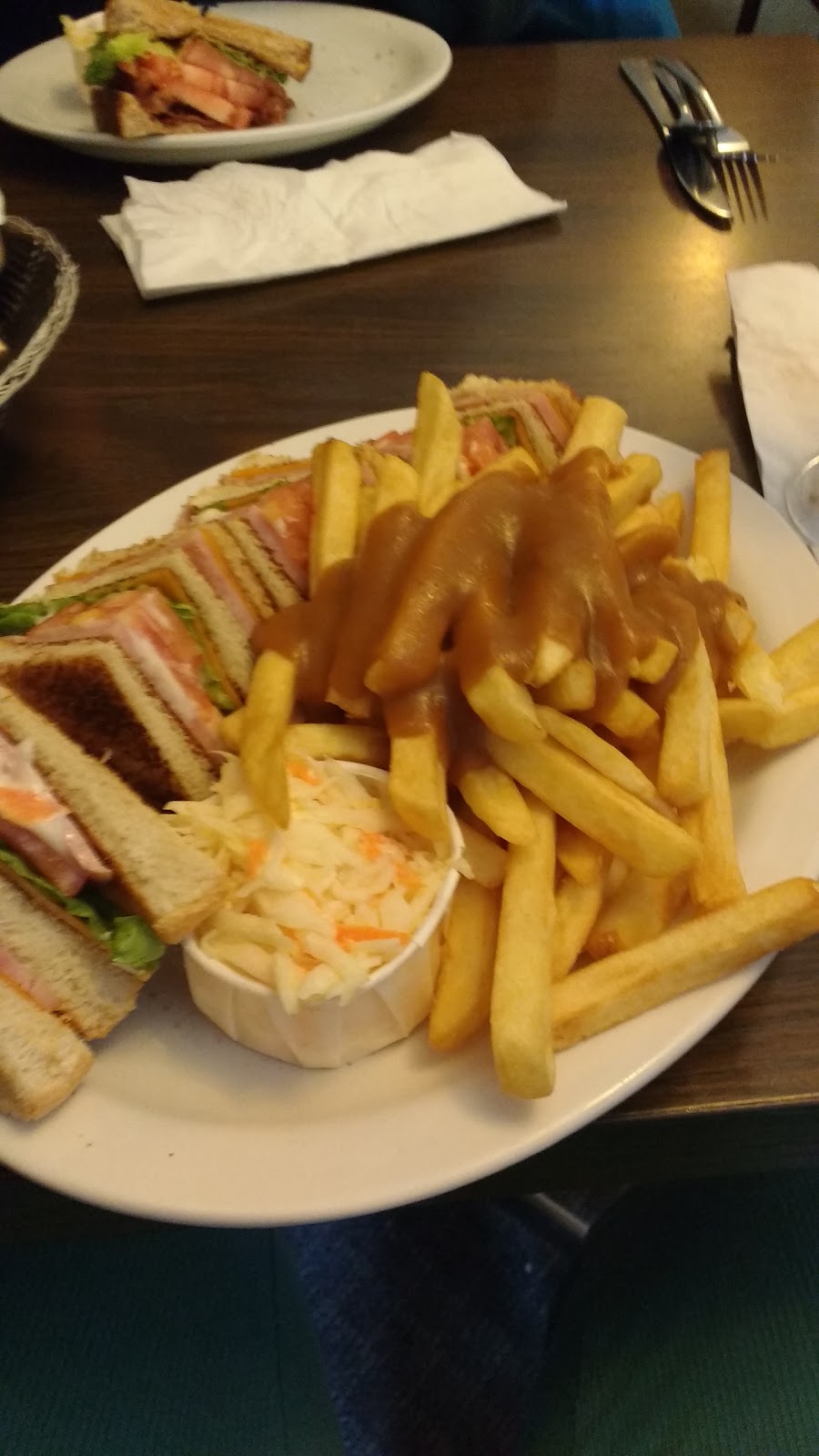 Town & Country Restaurant | 683 Eramosa Rd, Guelph, ON N1E 5Z8, Canada | Phone: (519) 823-5041