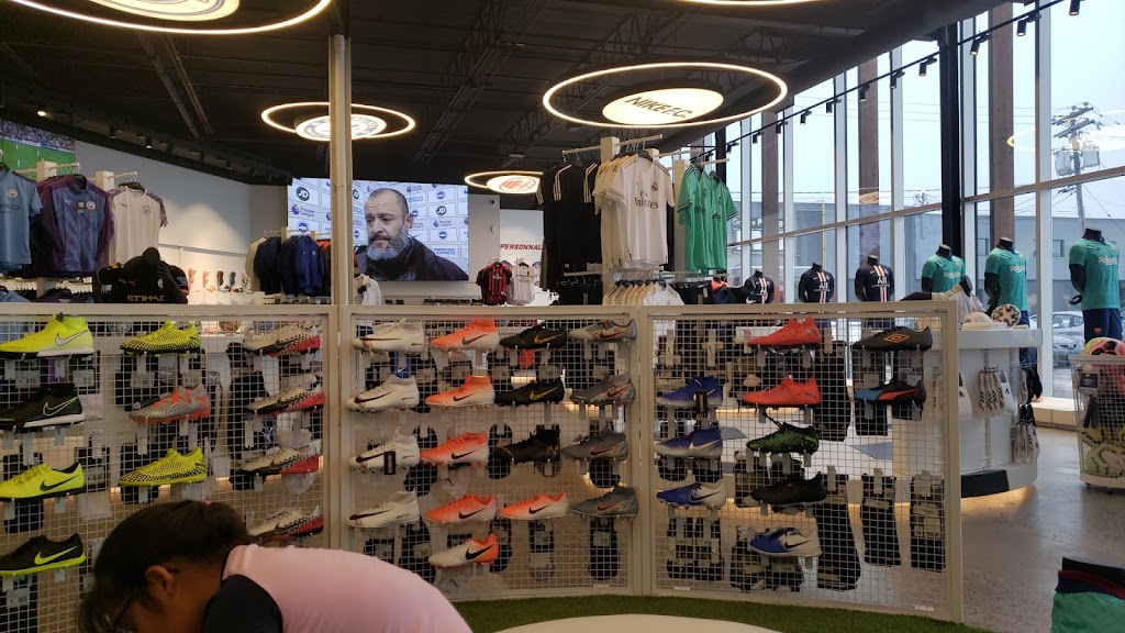 Premium Soccer | 7135 Rte Transcanadienne, Saint-Laurent, QC H4T 1A2, Canada | Phone: (514) 956-1000