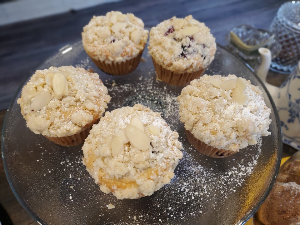 Catalinas bakery cafe | 3746 Bridgewater St, Niagara Falls, ON L2G 6H3, Canada | Phone: (289) 241-3170