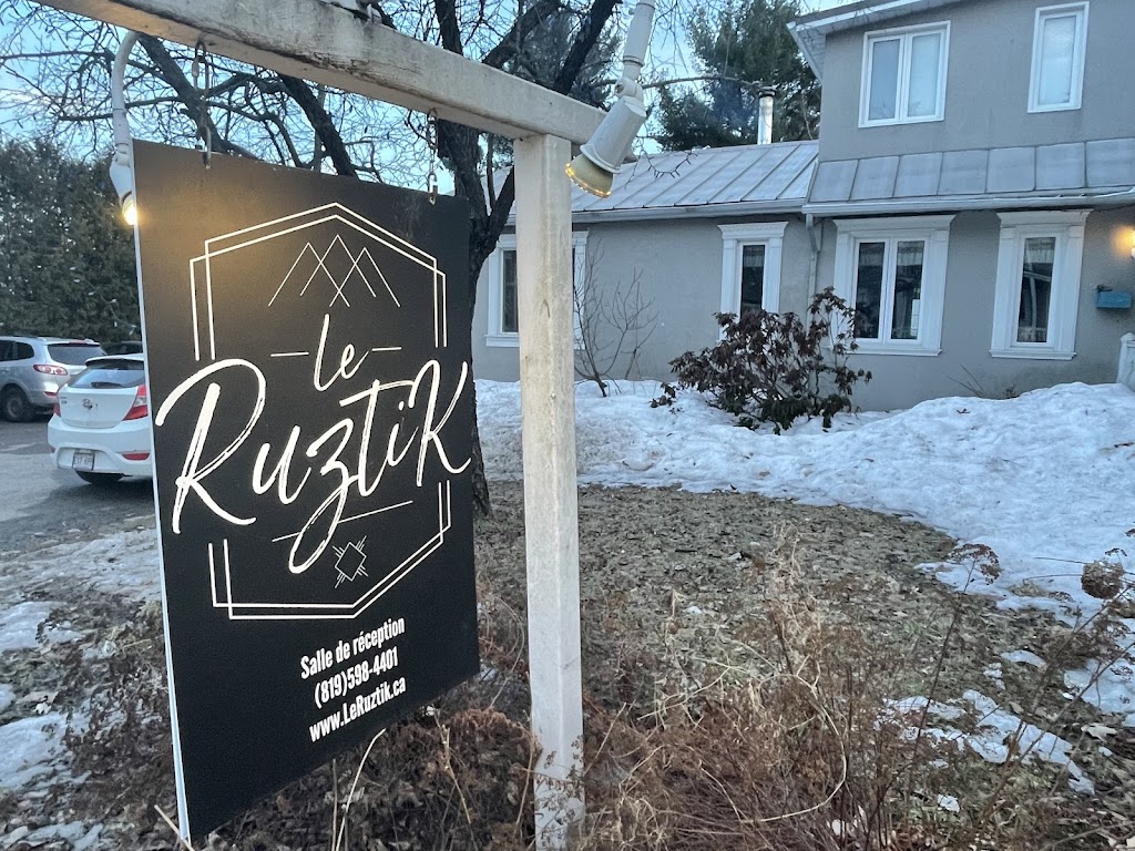 Le Ruztik | 19 Rue St André, Saint-André-Avellin, QC J0V 1W0, Canada | Phone: (819) 598-4401
