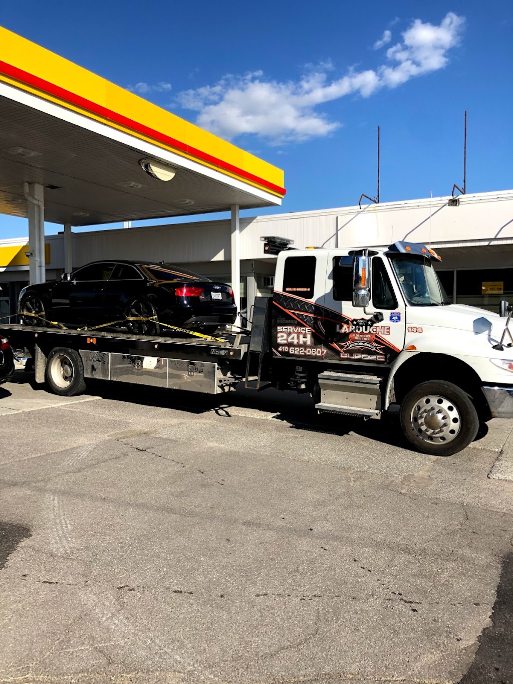 Larouche Towing Inc. | 8405 Bd Pierre-Bertrand, Québec, QC G2K 1V9, Canada | Phone: (418) 622-0607